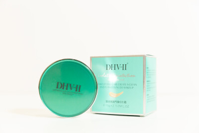 DHV-II产品 DHV彩妆
DHV彩妆全系列产品静物拍摄：DHV气垫cc丨DHV眼线笔丨DHV烟管口红丨DHV眼影丨DHV睫毛膏丨DHV散粉丨DHV眉粉
DHV的产品好用吗？DHV彩妆有哪些？DHV彩妆怎么样？dhv护肤彩妆，DHV-II