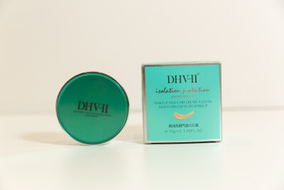 DHV-II产品 DHV彩妆
DHV彩妆全系列产品静物拍摄：DHV气垫cc丨DHV眼线笔丨DHV烟管口红丨DHV眼影丨DHV睫毛膏丨DHV散粉丨DHV眉粉
DHV的产品好用吗？DHV彩妆有哪些？DHV彩妆怎么样？dhv护肤彩妆，DHV-II