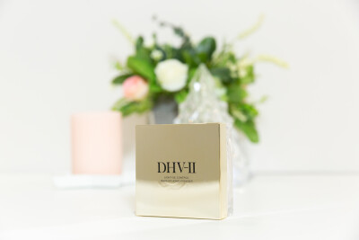 DHV-II产品 DHV彩妆
DHV彩妆全系列产品静物拍摄：DHV气垫cc丨DHV眼线笔丨DHV烟管口红丨DHV眼影丨DHV睫毛膏丨DHV散粉丨DHV眉粉
DHV的产品好用吗？DHV彩妆有哪些？DHV彩妆怎么样？dhv护肤彩妆，DHV-II