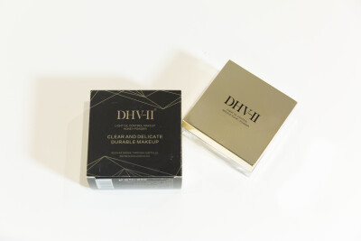 DHV-II产品 DHV彩妆
DHV彩妆全系列产品静物拍摄：DHV气垫cc丨DHV眼线笔丨DHV烟管口红丨DHV眼影丨DHV睫毛膏丨DHV散粉丨DHV眉粉
DHV的产品好用吗？DHV彩妆有哪些？DHV彩妆怎么样？dhv护肤彩妆，DHV-II