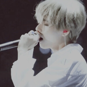 星河滚烫你是人间理想./