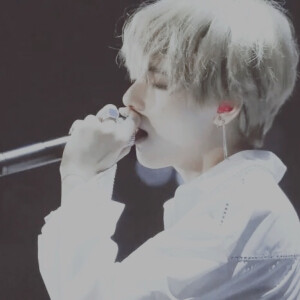 星河滚烫你是人间理想./