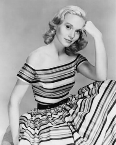 爱娃·玛丽·森特
Eva Marie Saint