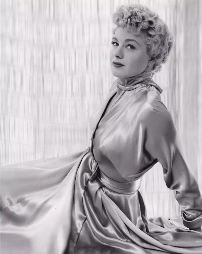 谢利·温特斯
Shelley Winters