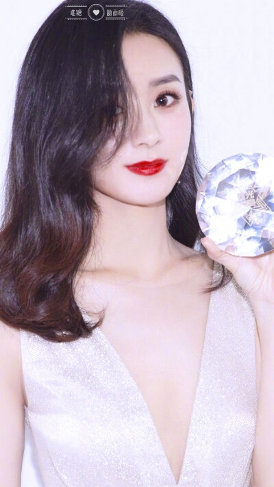 赵丽颖星光大赏自调壁纸♡
原图:自截♡
二转注明:顾雨曦♡