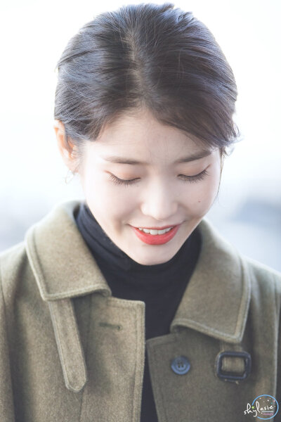 IU 李知恩 