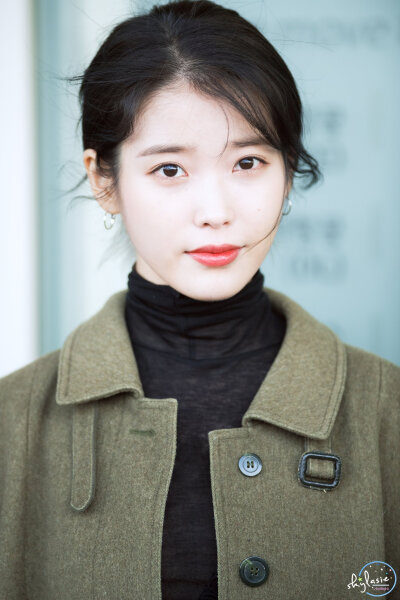 IU 李知恩 