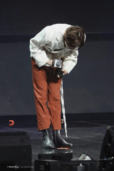 舞台超炸
大明星来了（pl5绝美！！！！）
蔡徐坤
cr:logo
侵删