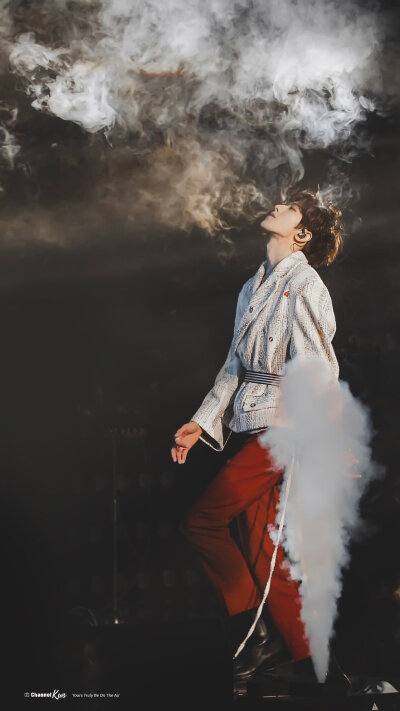 舞台超炸
大明星来了（pl5绝美！！！！）
蔡徐坤
cr:logo
侵删