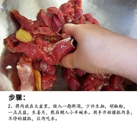 [cp]糖醋里脊，酸酸甜甜的浓稠酱汁，包在酥脆的面壳上，里面的肉条依然软嫩多汁~ ​​​[/cp]