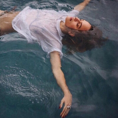 欧美女头~
你把快乐和睡眠还给我，我把你还给对的人