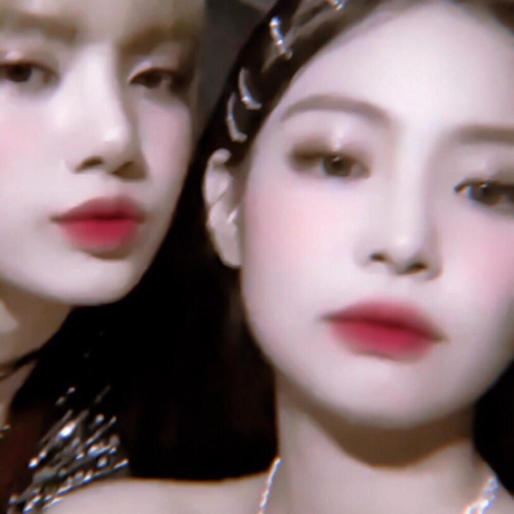 lisa / jennie
cr小黄君