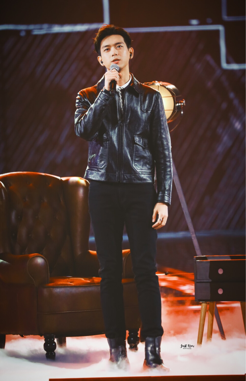 李现东方卫视跨年