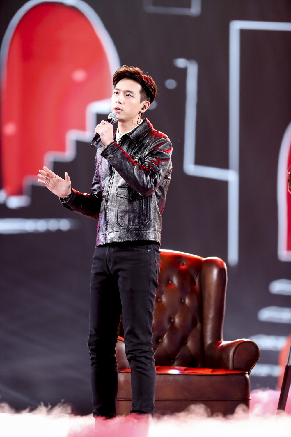 李现东方卫视跨年