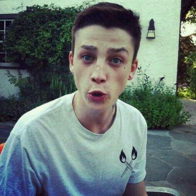 阿屎（阿什·斯戴梅斯特)一个我觉得很帅的男模