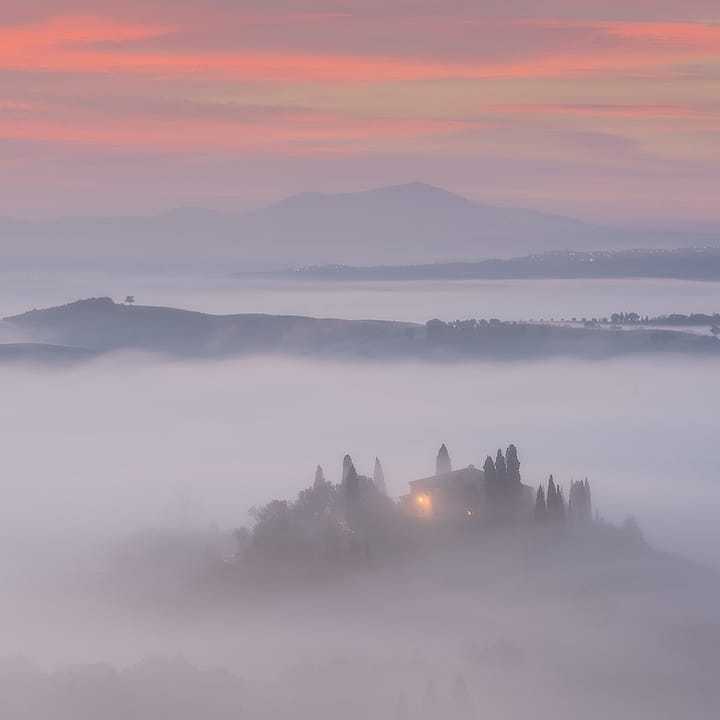 云雾，天空，远山，荒漠，如此和谐