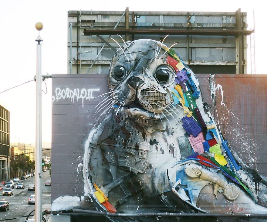 艺术家Artur Bordalo 将捡来的垃圾变成巨大的动物雕塑，希望可以提高人们的环保意识。