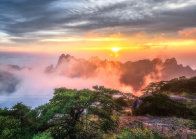 “ 黄山云海 … ”