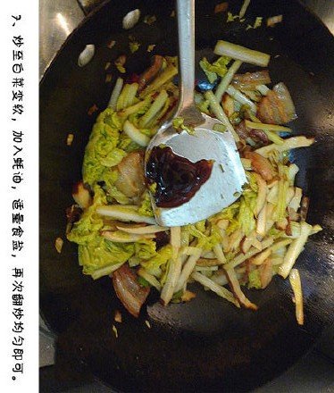 【香干炒白菜】豆腐与白菜搭配炒菜，不但营养丰富，而且口味、口感都不错。