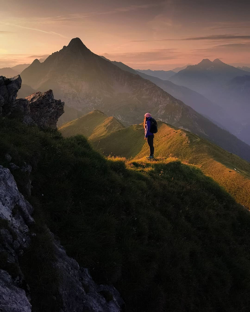 登上山巅，敬畏自然