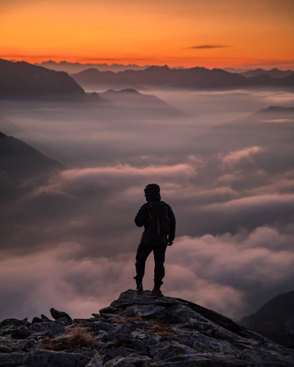 登上山巅，敬畏自然