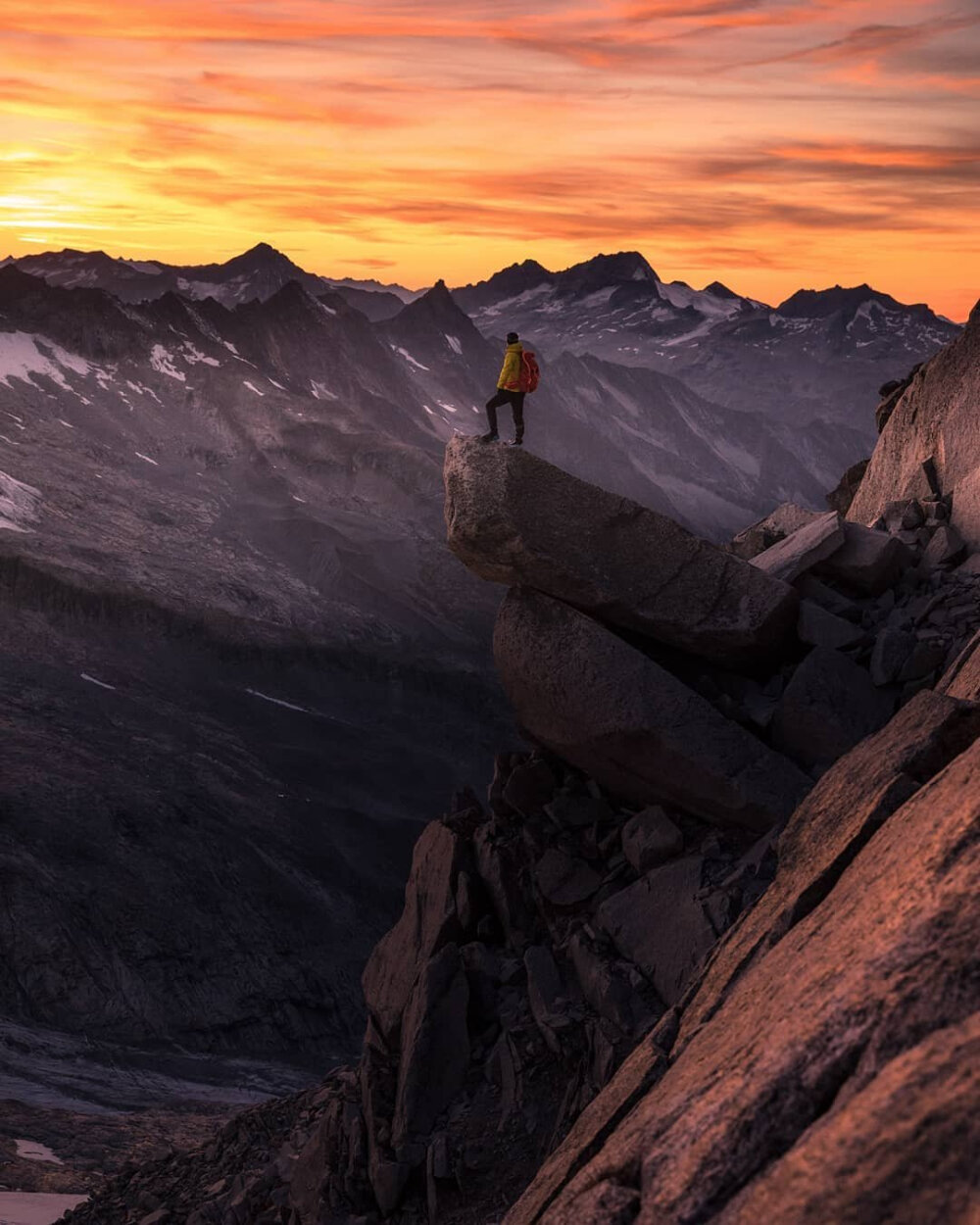 登上山巅，敬畏自然