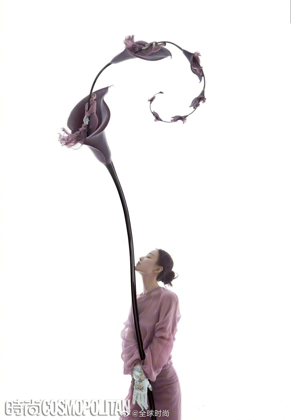 #倪妮羽毛眼妆#倪妮 &amp;《时尚COSMO》封面大片，素颜出镜搭配创意羽毛设计妆容，让整组写真更具艺术感。