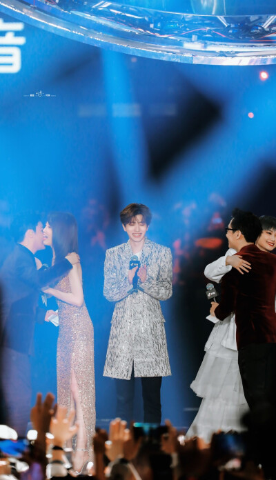 蔡徐坤
江苏跨年舞台