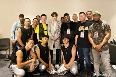 蔡徐坤
江苏跨年舞台