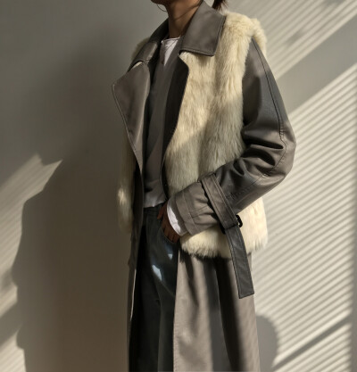 ootd 冬天可以这样穿｜LOOK 马甲➕大衣
如何穿出高级感 大衣外面加一件冬季必备毛马甲 保暖又时尚