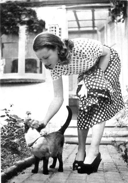 Viv and Larry At Home In London with 1946 