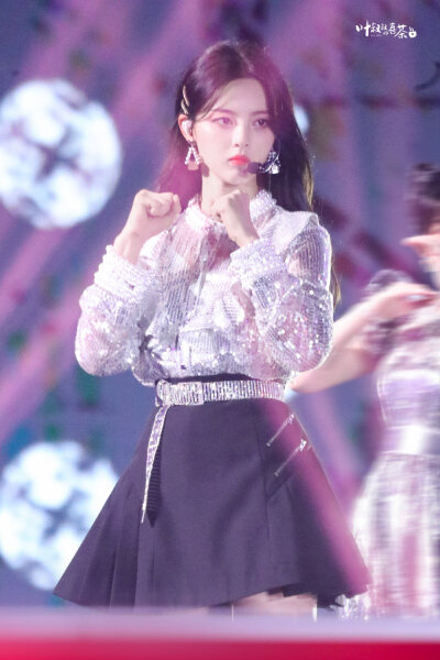 .杨超越