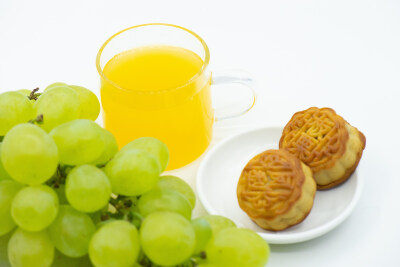 早餐 月饼 丰收饼 团圆饼 面点 馅料 中式糕点 中式点心 中秋节 中国节日 传统节日 八月十五 农历 团圆 团聚 赏月 烤 烘焙 甜点 食物 食品 美食 美味 文化 膳食 饮食 点心 文字 酥皮点心 蟠桃 桃 葡萄 无花果 水果 绿…