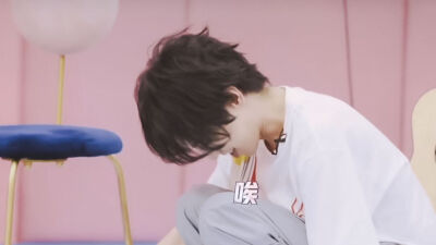 #华晨宇演唱会#如何让自己演唱会的票更被人珍惜?华晨宇:跟粉丝抢票如何让没票的粉丝也开心?华晨宇:看到没，我都抢不到，只能上台唱歌!妈呀，笑的我头疼哈哈哈哈哈哈哈哈哈哈哈哈哈哈哈哈