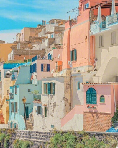 #和环妹一起来旅行# 意大利那不勒斯的彩色小岛Procida这就是彩虹糖的梦吧