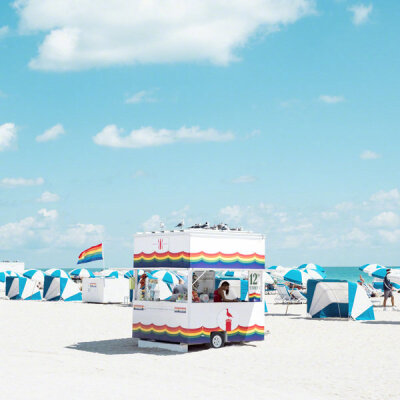 海边的可爱 mini 餐馆 © David Behar