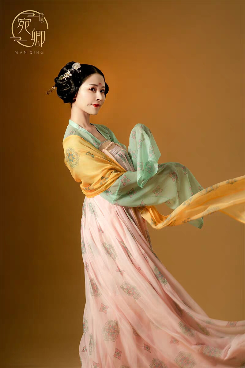 唐代舞女服饰图片