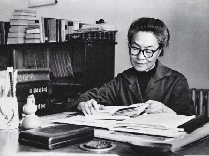 我们稍有一点快乐,也会变得非常快乐.——杨绛