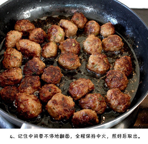 【茄汁牛肉丸烩饭】吃上一口酸酸甜甜的，非常有食欲，一不留神已经见底了。