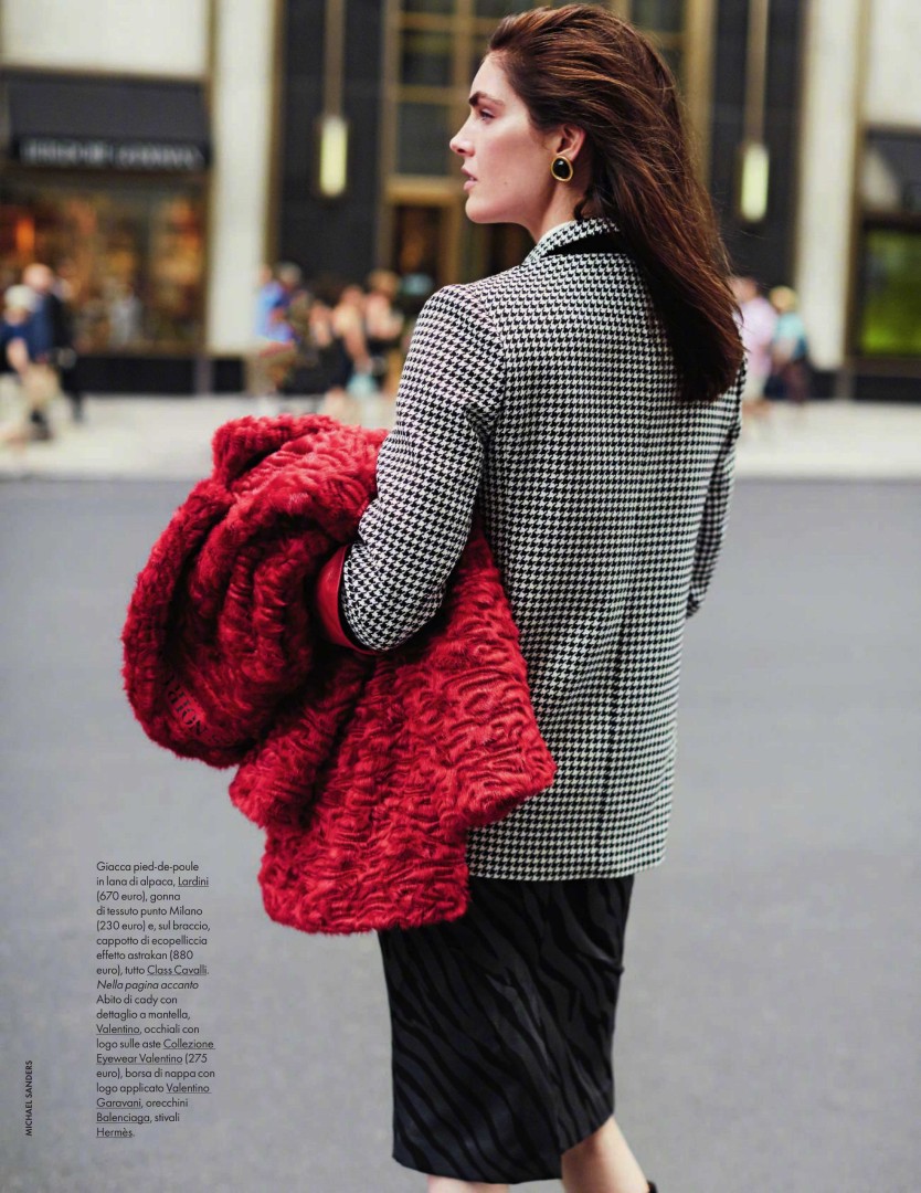 Elle Italia December 2019 “Vedo Rosso”主题
模特：Hilary Rhoda
摄影 : Michael Sanders
[weibo@小象王国]