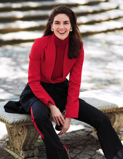 Elle Italia December 2019 “Vedo Rosso”主题
模特：Hilary Rhoda
摄影 : Michael Sanders
[weibo@小象王国]