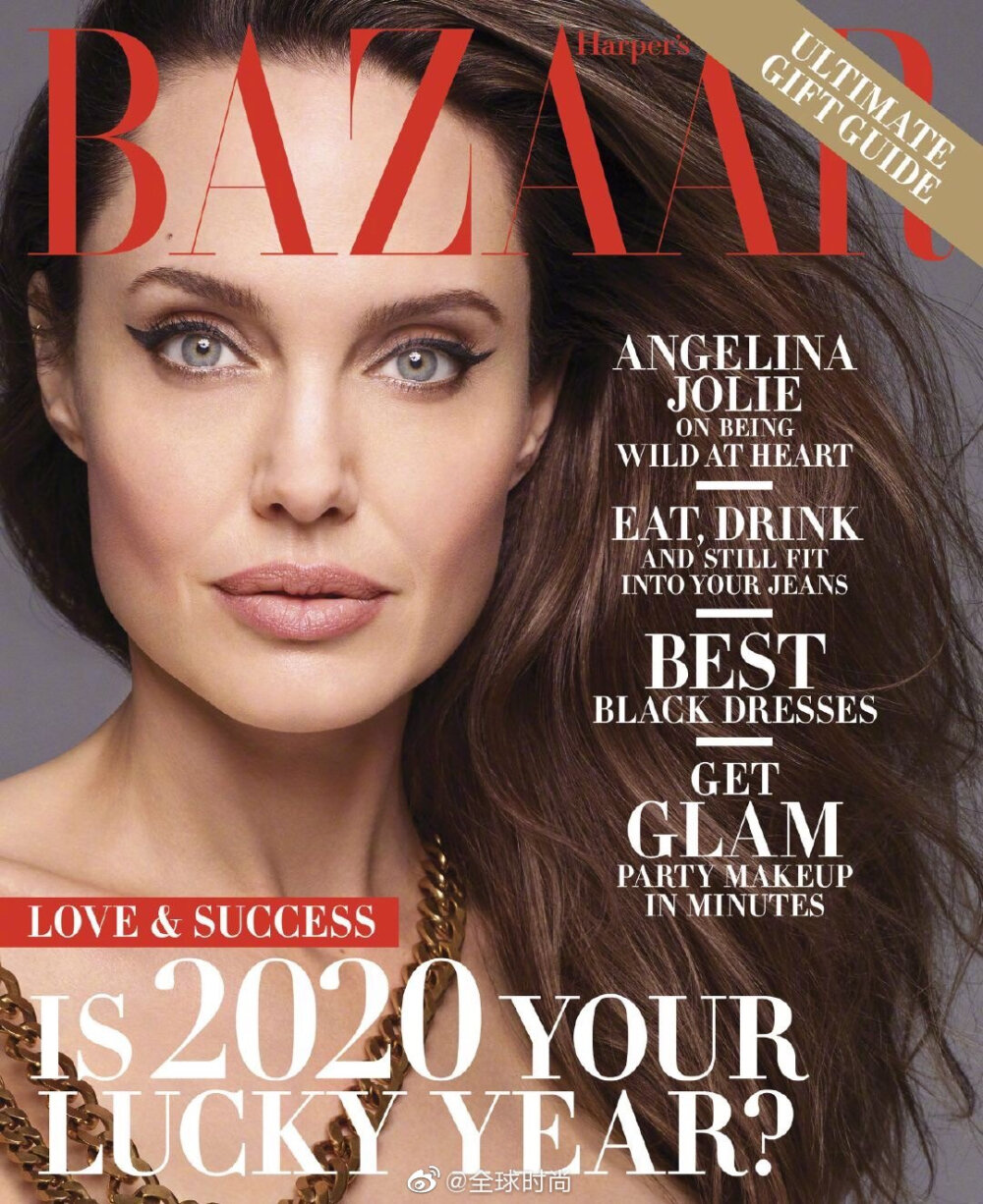 #朱莉薄纱写真# #Angelina Jolie# 安吉丽娜·朱莉 &amp;《BAZAAR》封面大片，薄纱遮盖下的若隐若现，还有朱莉最喜欢做的小表情～