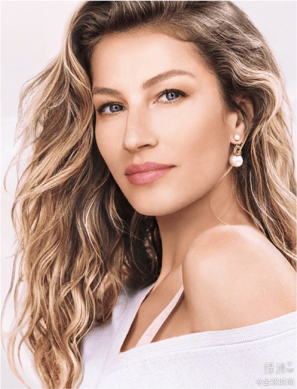 #吉赛尔邦辰#Gisele Bundchen 全新DIOR广告大片，超完美的肌肤状态，仪态神情也不减当年，吉娘娘不愧是天神！ 绿洲