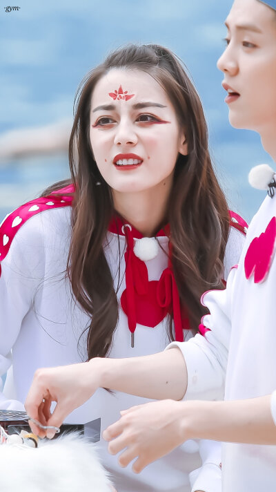 呃…热巴太美了