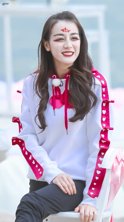 呃…热巴太美了