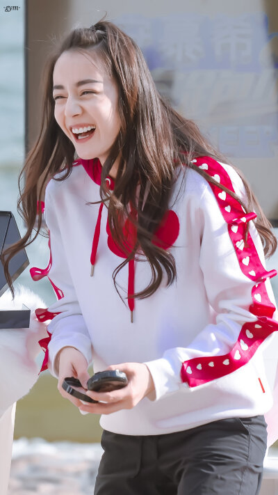 呃…热巴太美了