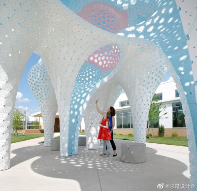 “梦之柱”展览装置，夏洛特市 / MARC FORNES / THEVERYMANY。#求是爱设计#