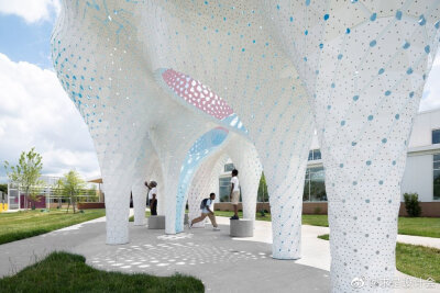 “梦之柱”展览装置，夏洛特市 / MARC FORNES / THEVERYMANY。#求是爱设计#