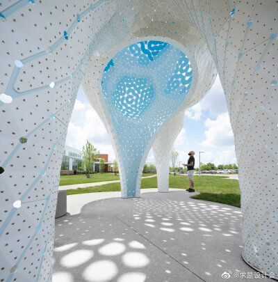 “梦之柱”展览装置，夏洛特市 / MARC FORNES / THEVERYMANY。#求是爱设计#