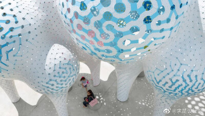 “梦之柱”展览装置，夏洛特市 / MARC FORNES / THEVERYMANY。#求是爱设计#